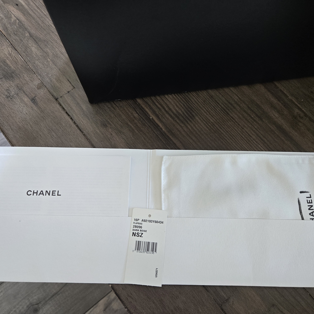 Chanel Le Boy Bag - Picture 8 of 15